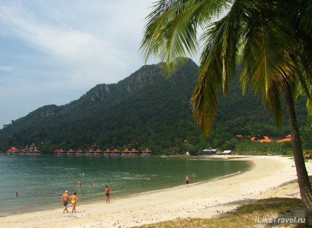 Пляж отеля Mutiara Burau Bay Resort, остров Лангкави